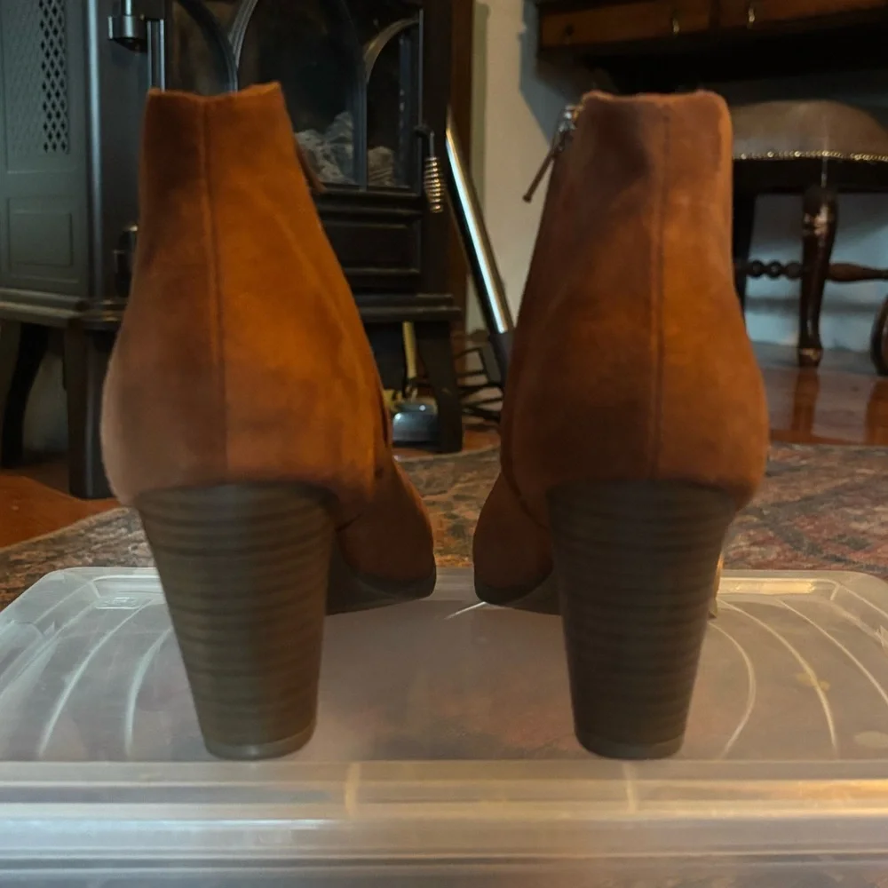 Old Navy Camel Heeled Ankle Boots Size 7 - Picture 5 of 9